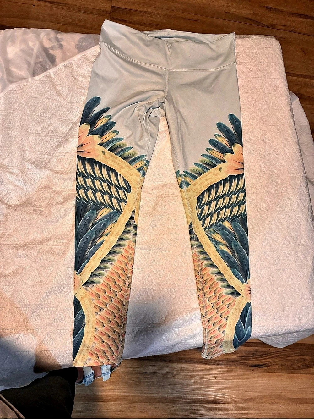 ALO Floral Athletic Leggings in Gray & Blue Like New